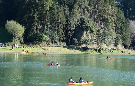 Kayaking On The Lakes Kayaking On The Lakes